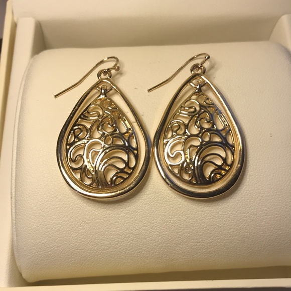 Gold Colored Hoops with Separated Pieces - Picture 4 of 7